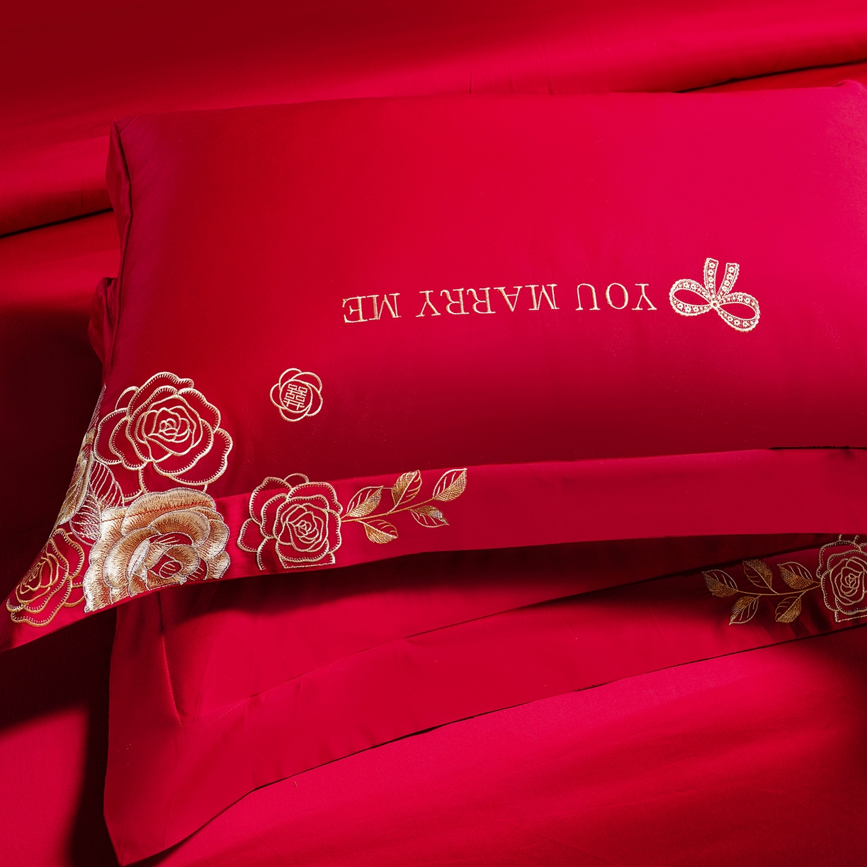 91家纺网 家纺一手货源 找家纺 置顶家纺 2025新款新中式婚庆亲肤刺绣四件套 花开并蒂-大红