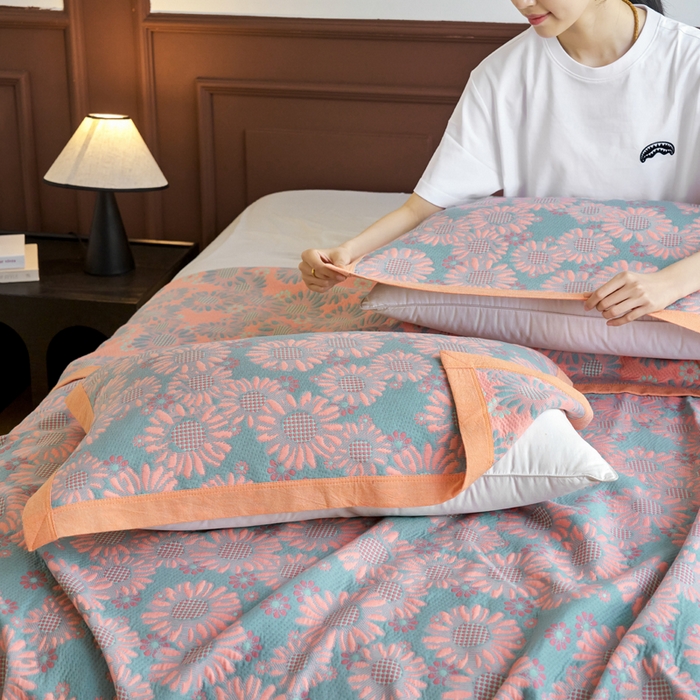 91家纺网 家纺一手货源 找家纺 棠薇家纺 2025新款全棉枕巾夹棉枕巾枕头盖巾彩纱三层纱枕巾 葵园蓝粉枕巾