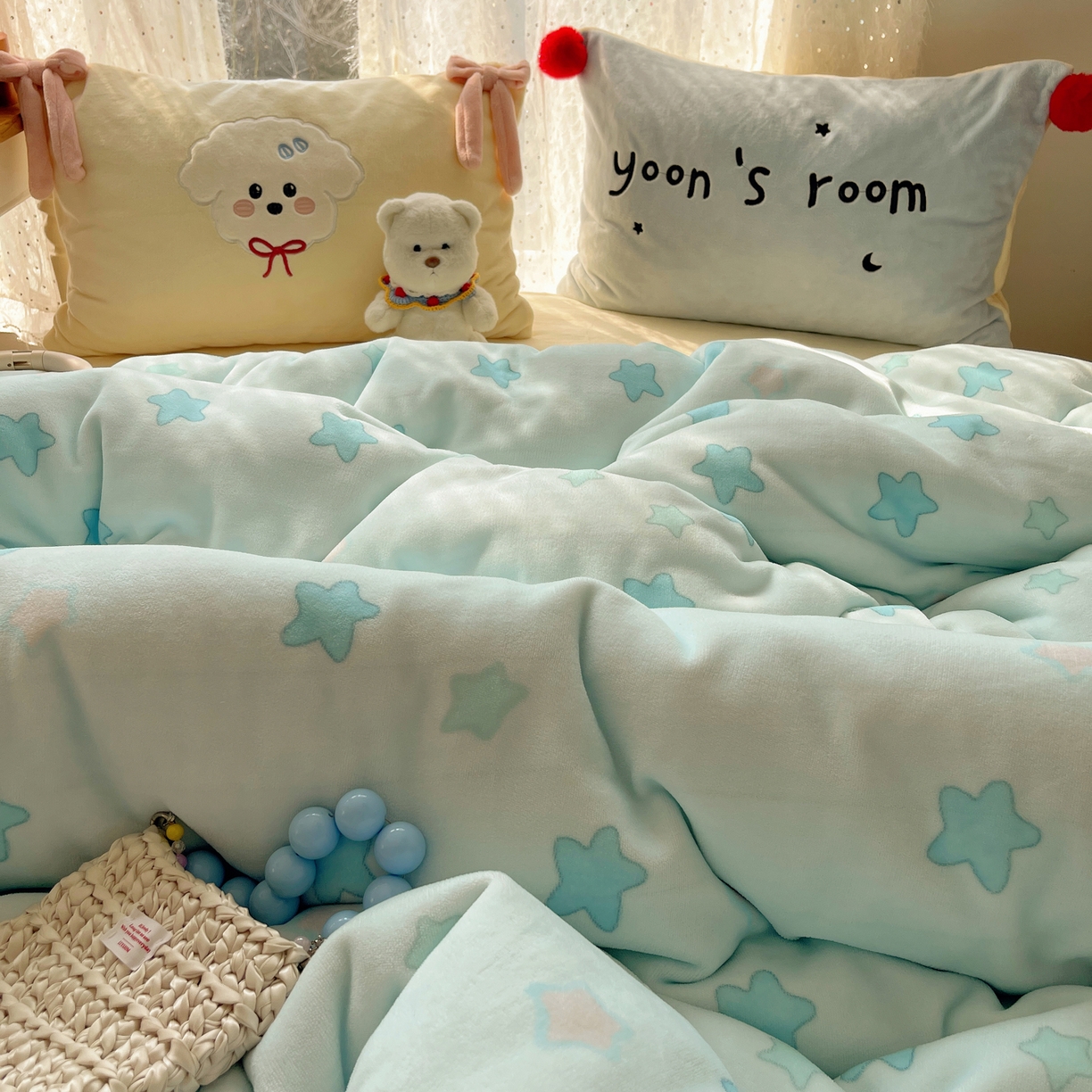 91家纺网 家纺一手货源 找家纺 （总）轻奢坊 2025新款亲肤舒适牛奶绒毛球蝴蝶结款贴布绣四件套