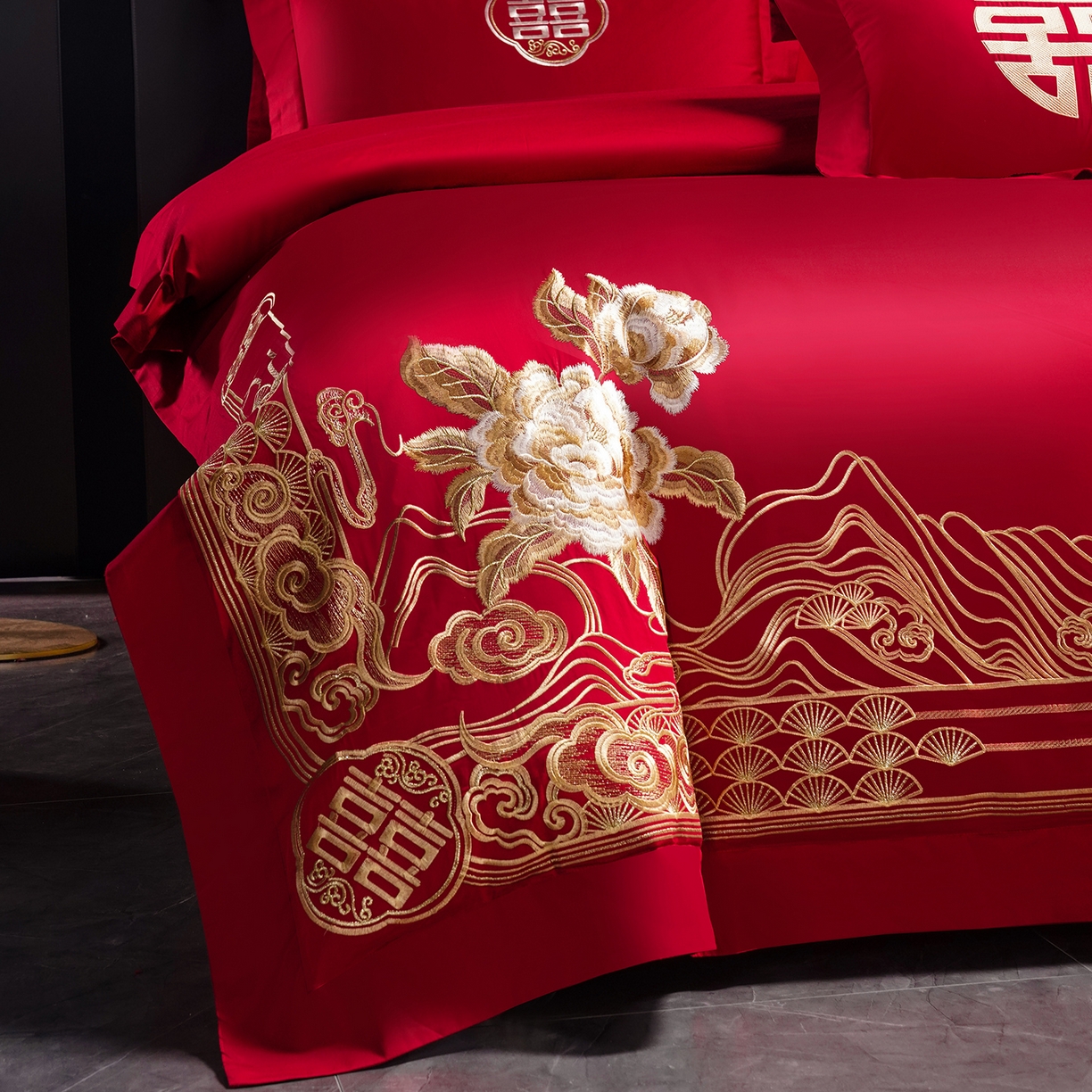 91家纺网 家纺一手货源 找家纺 置顶家纺 2025新款新中式婚庆亲肤刺绣四件套 花开富贵-金大红