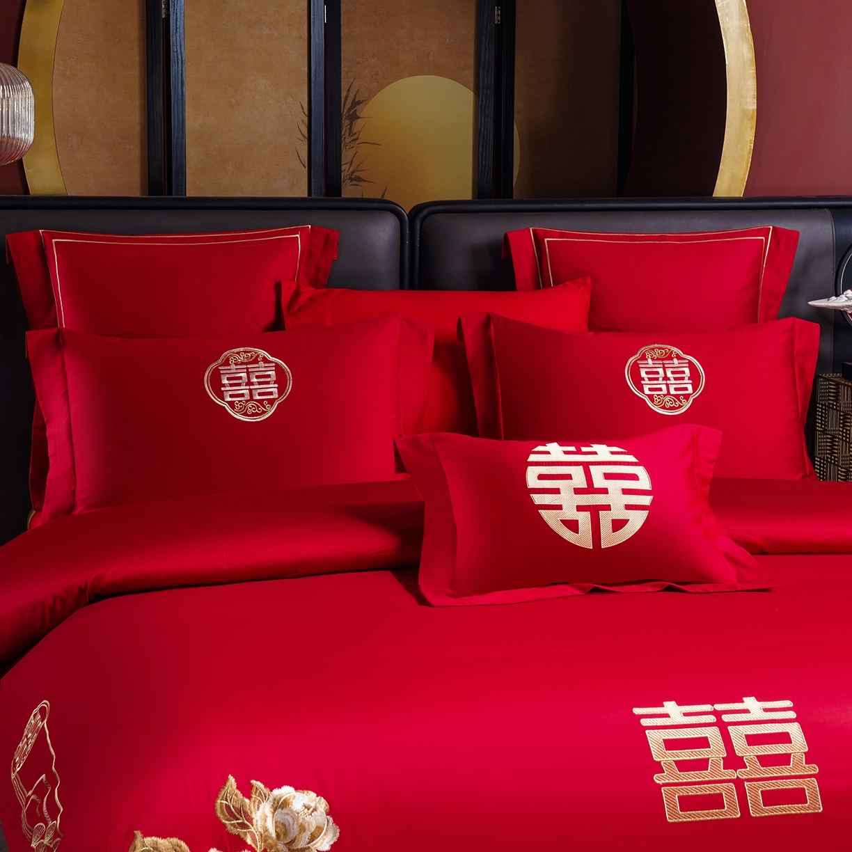 91家纺网 家纺一手货源 找家纺 置顶家纺 2025新款新中式婚庆亲肤刺绣四件套 花开富贵-金大红