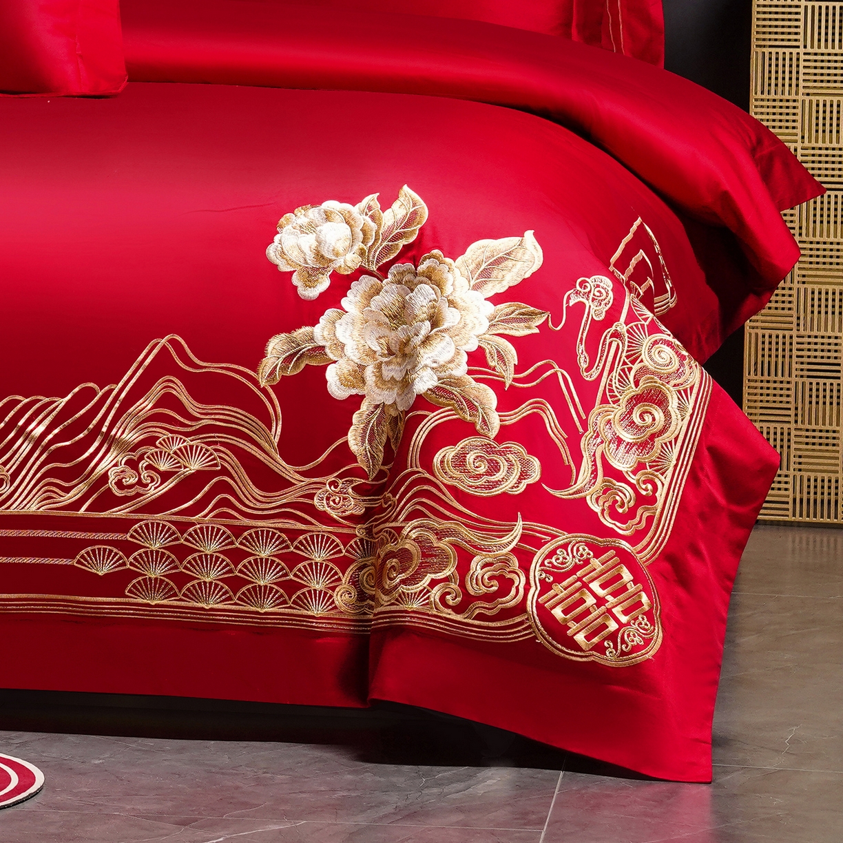 91家纺网 家纺一手货源 找家纺 置顶家纺 2025新款新中式婚庆亲肤刺绣四件套 花开富贵-金大红