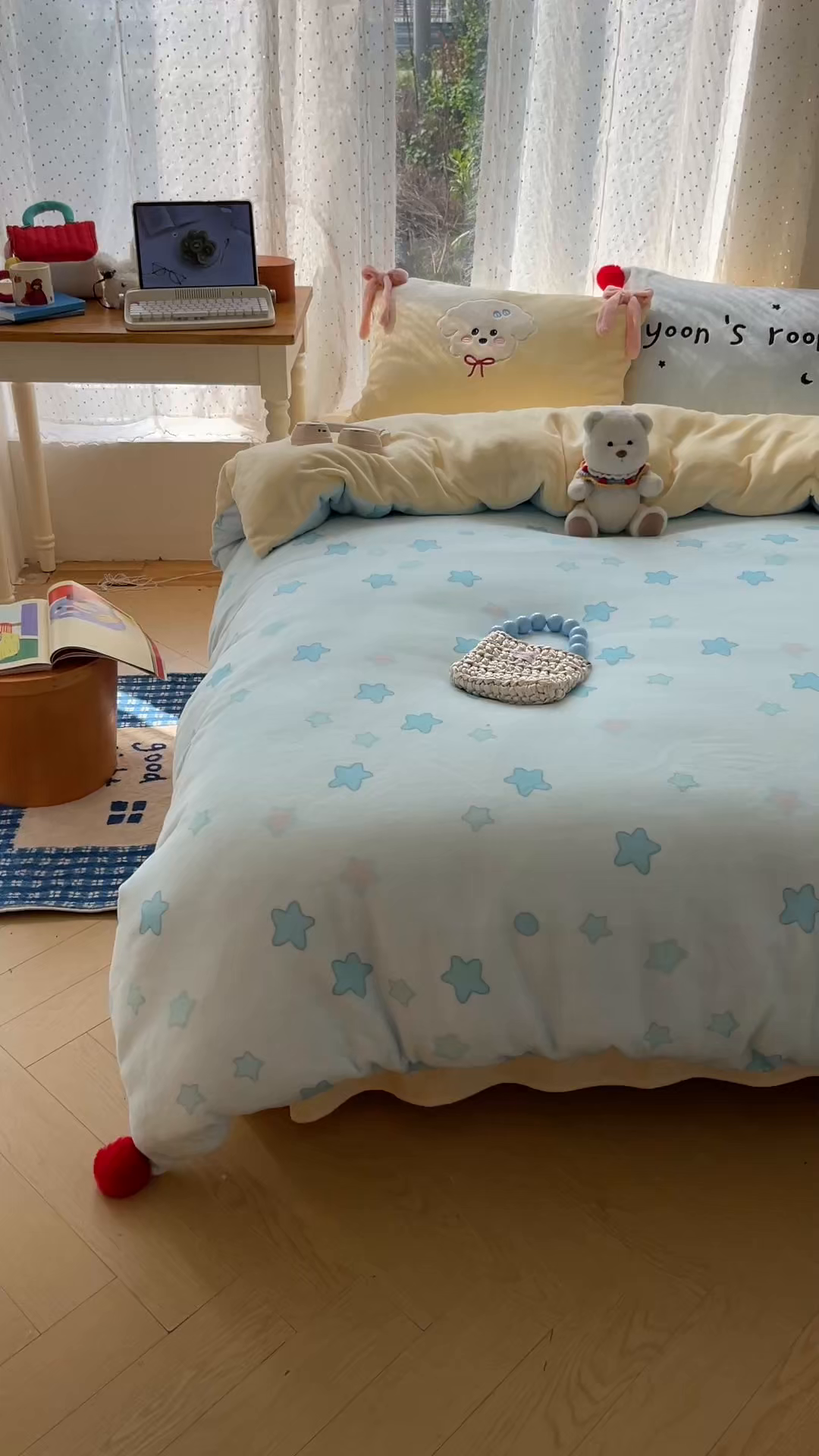 91家纺网 家纺一手货源 找家纺 轻奢坊 2025新款亲肤舒适牛奶绒毛球蝴蝶结款贴布绣四件套 绒星星小狗