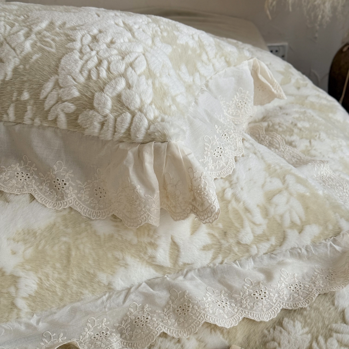 91家纺网 家纺一手货源 找家纺 MIU缪家居 2025新款A版兔毛B版牛奶绒四件套-法芙娜 法芙娜-芥末黄