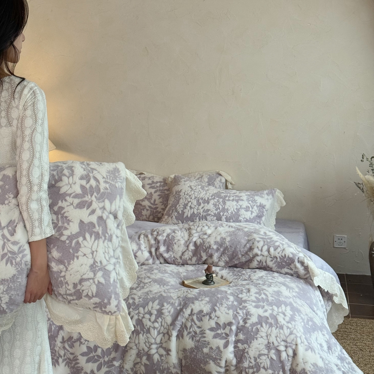 91家纺网 家纺一手货源 找家纺 MIU缪家居 2025新款A版兔毛B版牛奶绒四件套-法芙娜 法芙娜-香芋紫