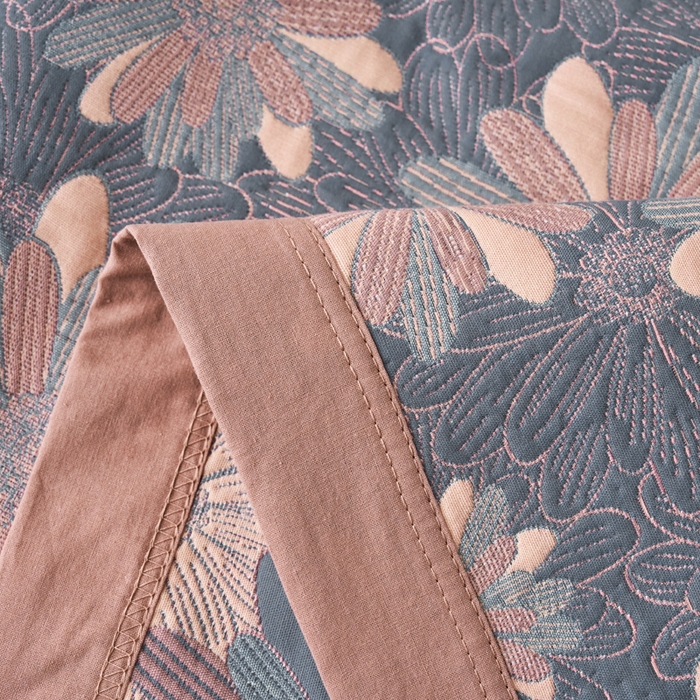 91家纺网 家纺一手货源 找家纺 棠薇家纺 2025新款全棉枕巾夹棉枕巾枕头盖巾彩纱三层纱枕巾 陌上花开蓝枕巾