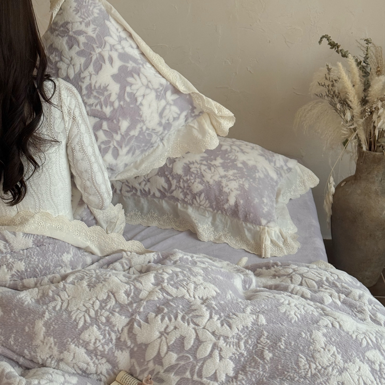 91家纺网 家纺一手货源 找家纺 MIU缪家居 2025新款A版兔毛B版牛奶绒四件套-法芙娜 法芙娜-香芋紫