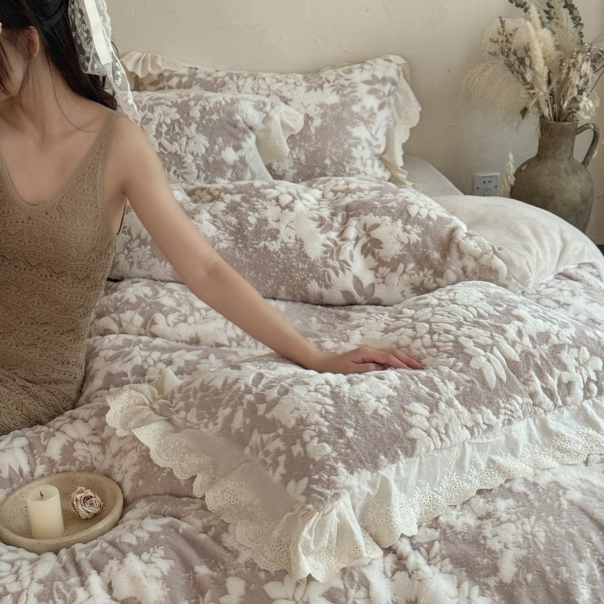 91家纺网 家纺一手货源 找家纺 MIU缪家居 2025新款A版兔毛B版牛奶绒四件套-法芙娜 法芙娜-拿铁咖