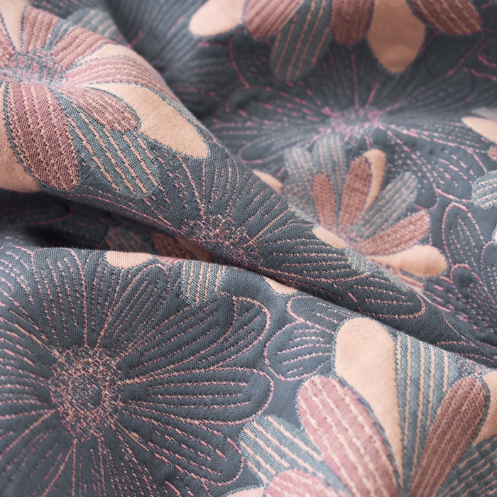 91家纺网 家纺一手货源 找家纺 棠薇家纺 2025新款全棉枕巾夹棉枕巾枕头盖巾彩纱三层纱枕巾 陌上花开蓝枕巾