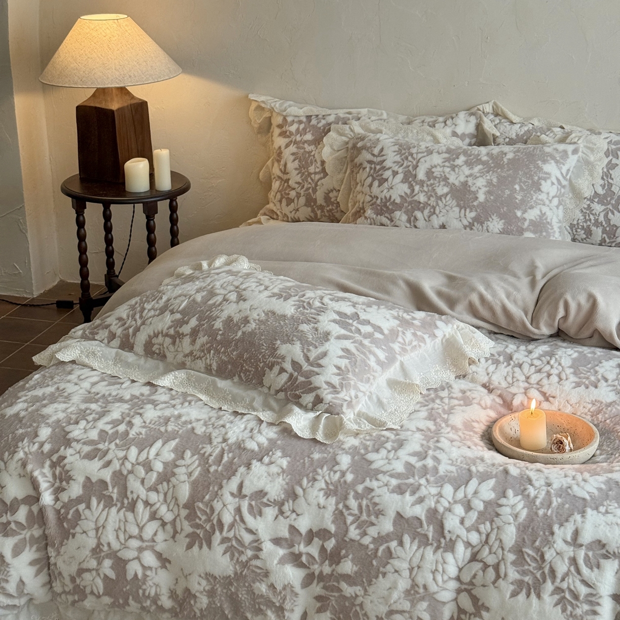 91家纺网 家纺一手货源 找家纺 MIU缪家居 2025新款A版兔毛B版牛奶绒四件套-法芙娜 法芙娜-拿铁咖