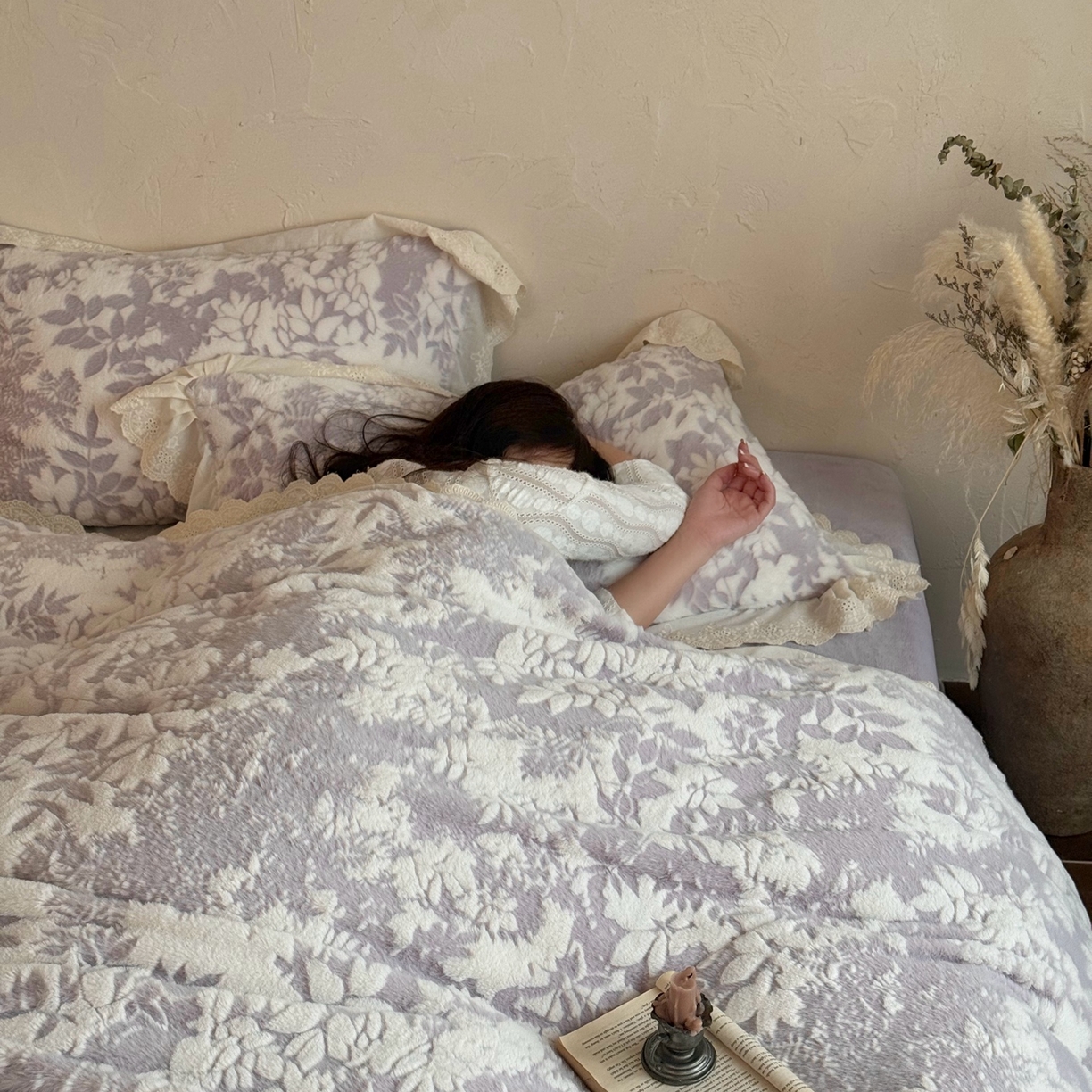 91家纺网 家纺一手货源 找家纺 MIU缪家居 2025新款A版兔毛B版牛奶绒四件套-法芙娜 法芙娜-香芋紫