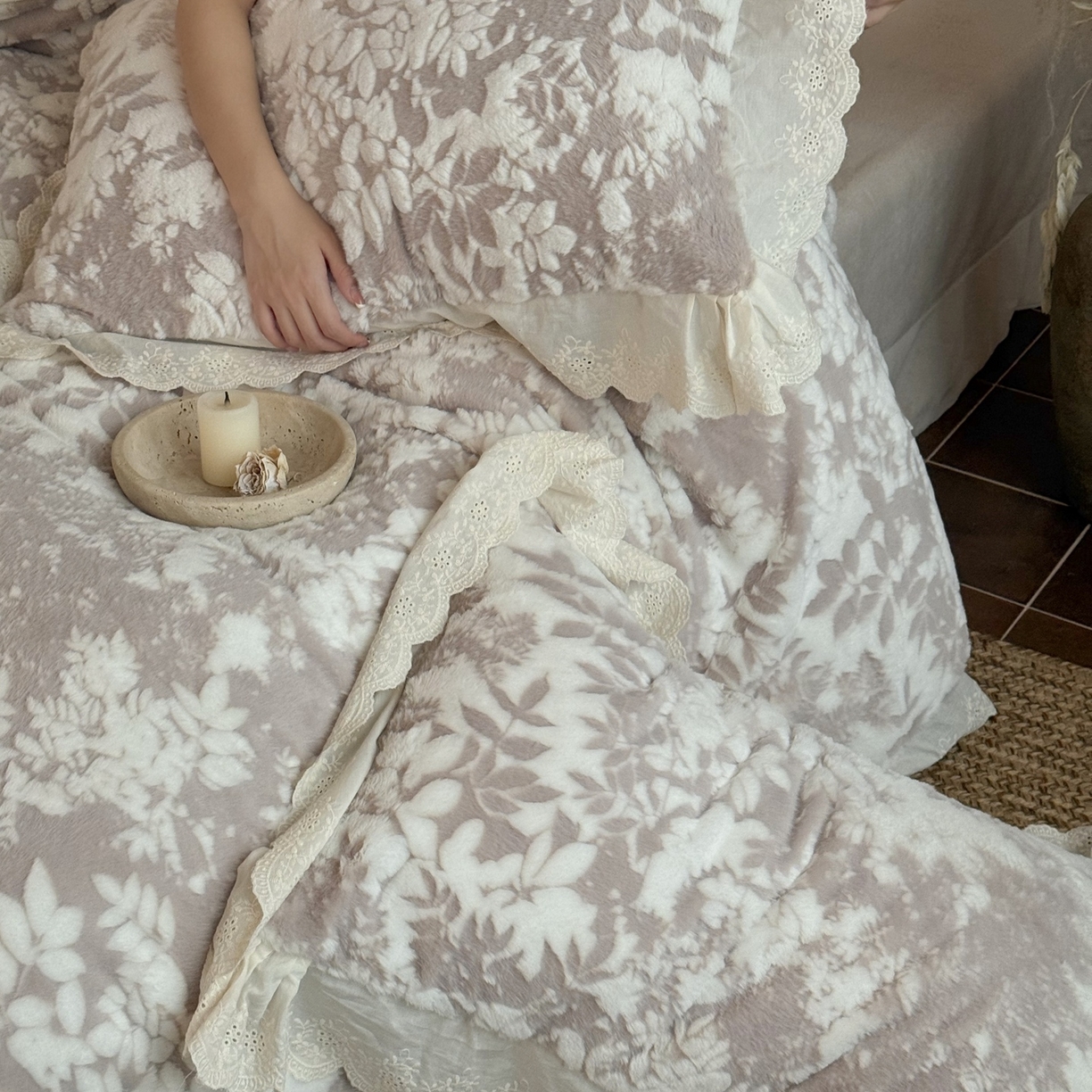 91家纺网 家纺一手货源 找家纺 MIU缪家居 2025新款A版兔毛B版牛奶绒四件套-法芙娜 法芙娜-拿铁咖