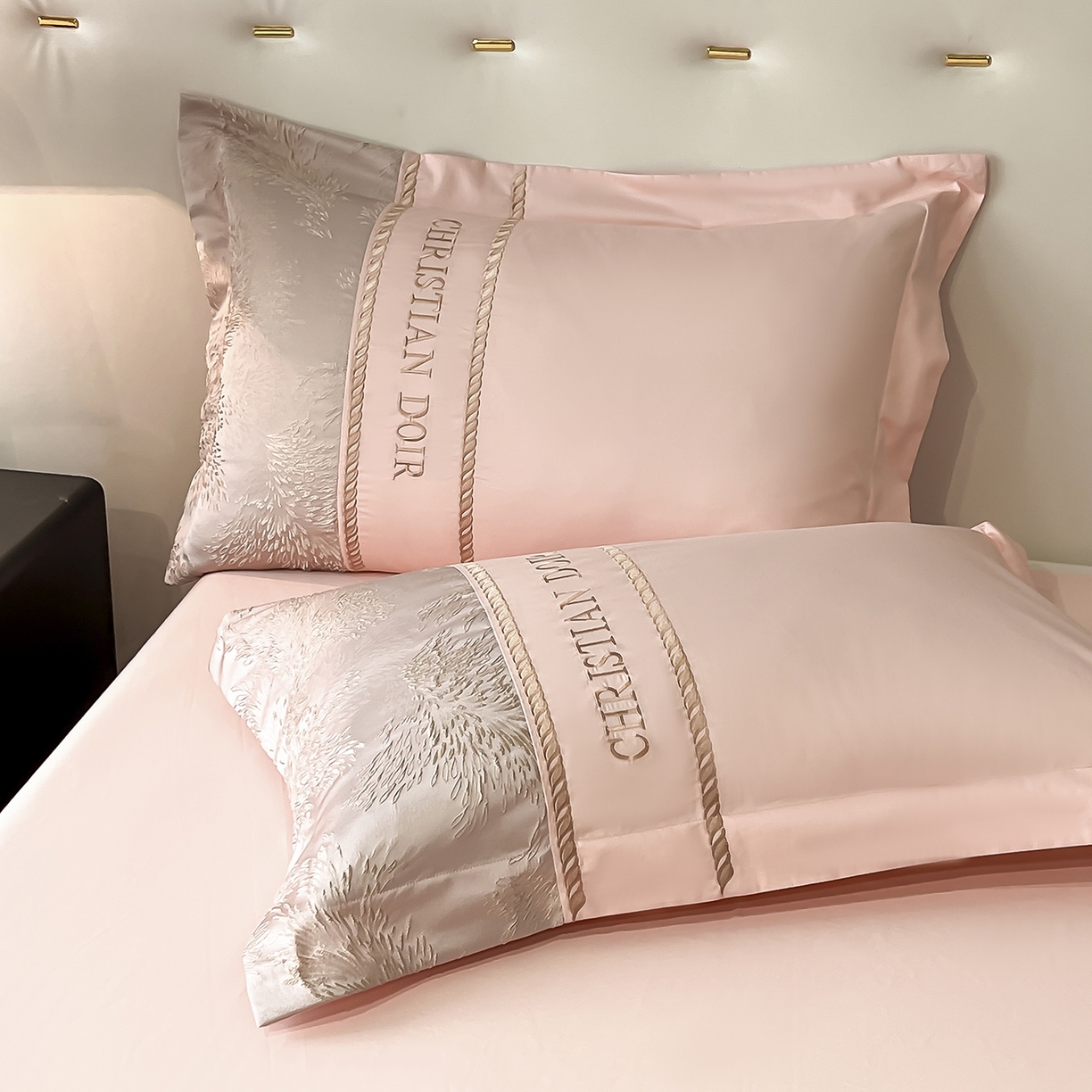 91家纺网 家纺一手货源 找家纺 置顶家纺 2025新款漫芙提花亲肤系列四件套 优尼-玉粉