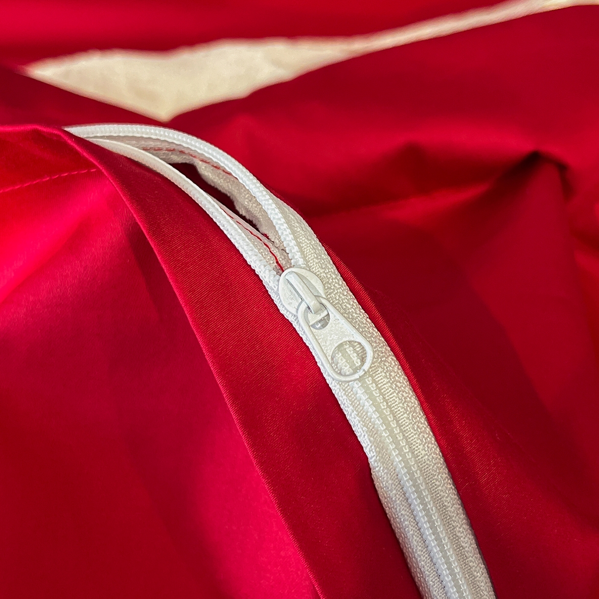 91家纺网 家纺一手货源 找家纺 置顶家纺 2025新款漫芙提花亲肤系列四件套 漫芙-大红