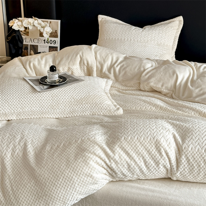 91家纺网 家纺一手货源 找家纺 （总）爱彼家纺 2025冬季新款色织拼色编织提花轻奢牛奶绒四件套-织锦系列