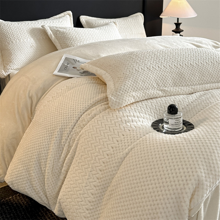 91家纺网 家纺一手货源 找家纺 （总）爱彼家纺 2025冬季新款色织拼色编织提花轻奢牛奶绒四件套-织锦系列