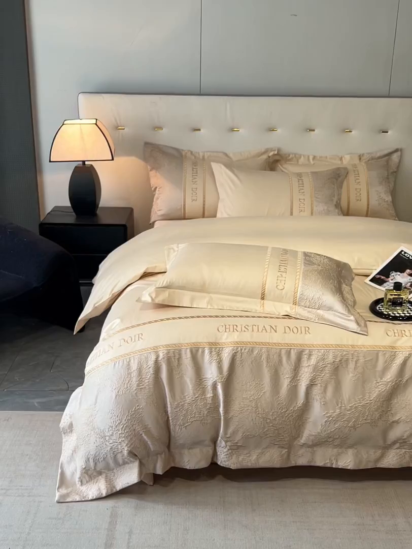 91家纺网 家纺一手货源 找家纺 置顶家纺 2025新款漫芙提花亲肤系列四件套 优尼-浅香槟