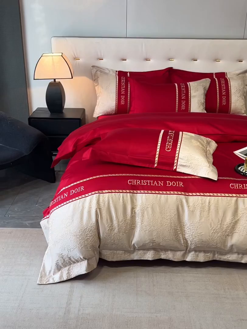 91家纺网 家纺一手货源 找家纺 置顶家纺 2025新款漫芙提花亲肤系列四件套 优尼-大红