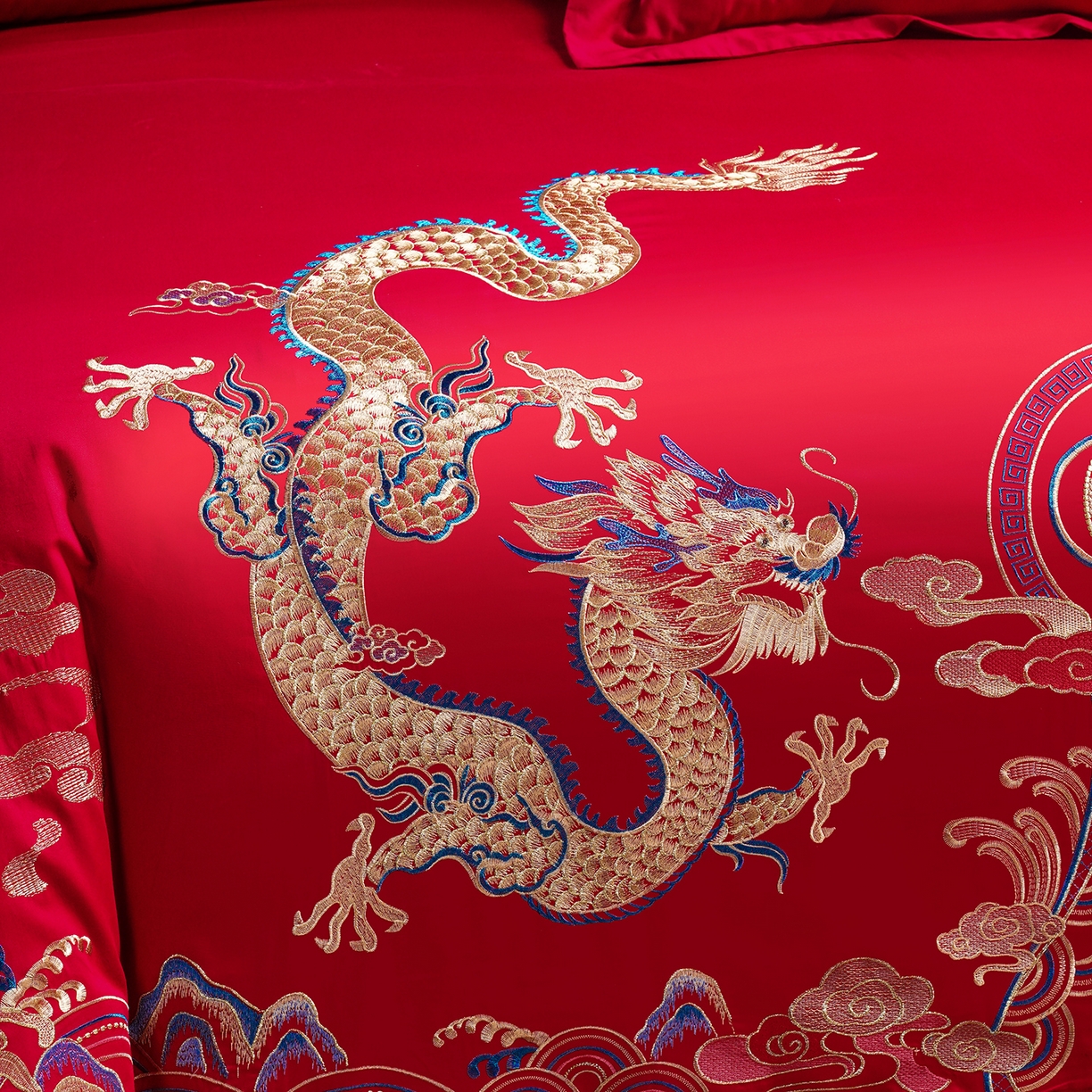 91家纺网 家纺一手货源 找家纺 置顶家纺 2025新款新中式婚庆亲肤刺绣四件套 龙凤大喜-大红