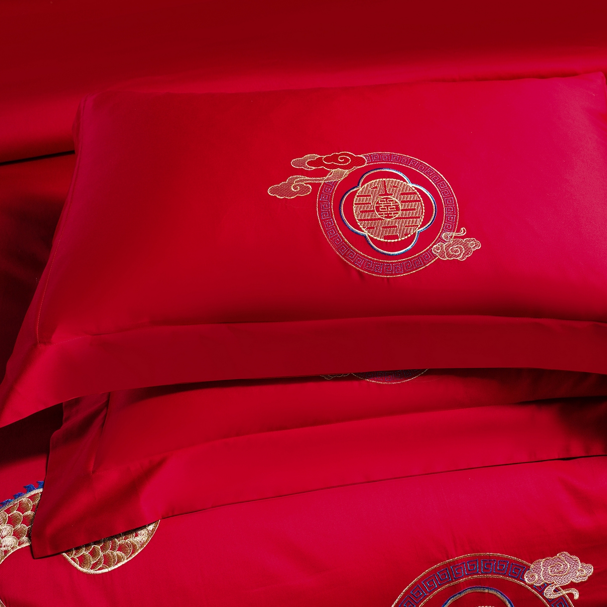 91家纺网 家纺一手货源 找家纺 置顶家纺 2025新款新中式婚庆亲肤刺绣四件套 龙凤大喜-大红