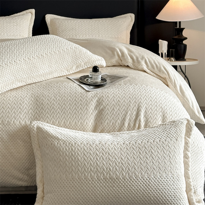 91家纺网 家纺一手货源 找家纺 爱彼家纺 2025冬季新款色织拼色编织提花轻奢牛奶绒四件套-织锦系列 织锦-白露