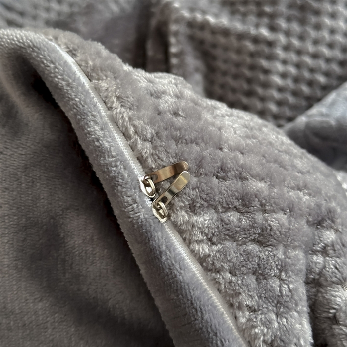 91家纺网 家纺一手货源 找家纺 爱彼家纺 2025冬季新款色织拼色编织提花轻奢牛奶绒四件套-织锦系列 织锦-灰调