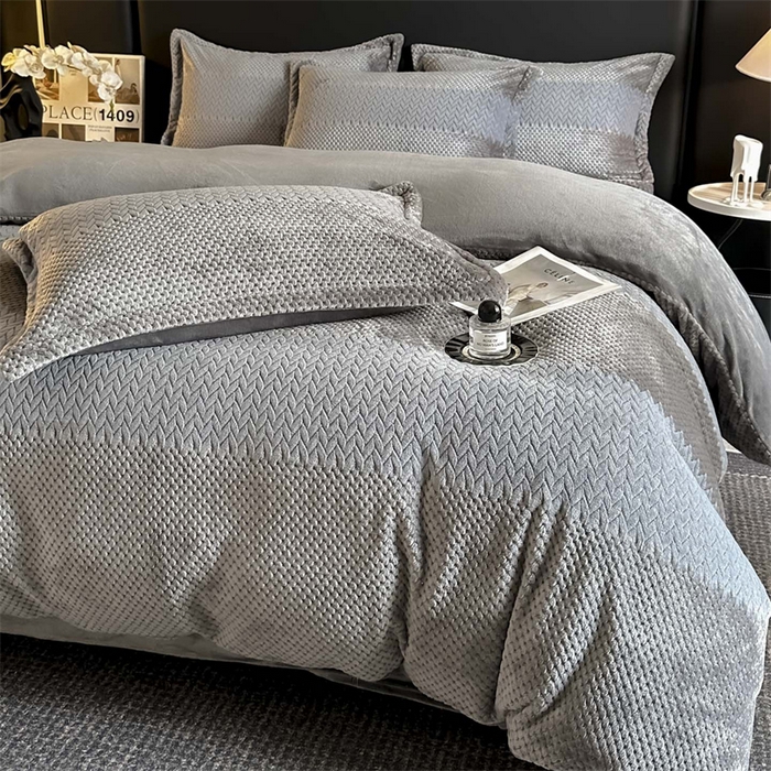 91家纺网 家纺一手货源 找家纺 爱彼家纺 2025冬季新款色织拼色编织提花轻奢牛奶绒四件套-织锦系列 织锦-灰调