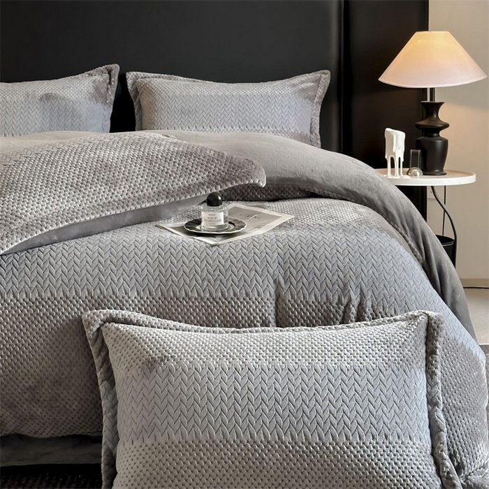 91家纺网 家纺一手货源 找家纺 爱彼家纺 2025冬季新款色织拼色编织提花轻奢牛奶绒四件套-织锦系列 织锦-灰调