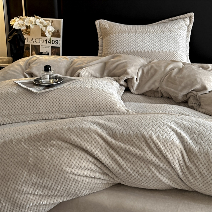 91家纺网 家纺一手货源 找家纺 爱彼家纺 2025冬季新款色织拼色编织提花轻奢牛奶绒四件套-织锦系列 织锦-咖韵