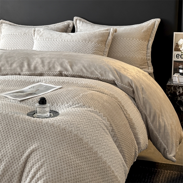 91家纺网 家纺一手货源 找家纺 爱彼家纺 2025冬季新款色织拼色编织提花轻奢牛奶绒四件套-织锦系列 织锦-咖韵