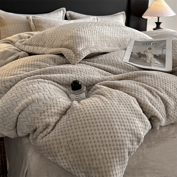 91家纺网 家纺一手货源 找家纺 爱彼家纺 2025冬季新款色织拼色编织提花轻奢牛奶绒四件套-织锦系列 织锦-咖韵