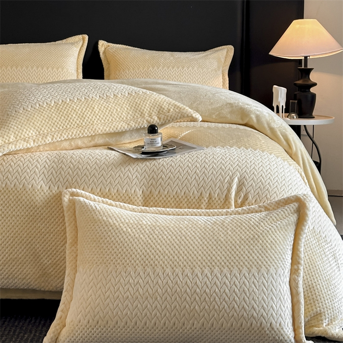 91家纺网 家纺一手货源 找家纺 爱彼家纺 2025冬季新款色织拼色编织提花轻奢牛奶绒四件套-织锦系列 织锦-暖阳