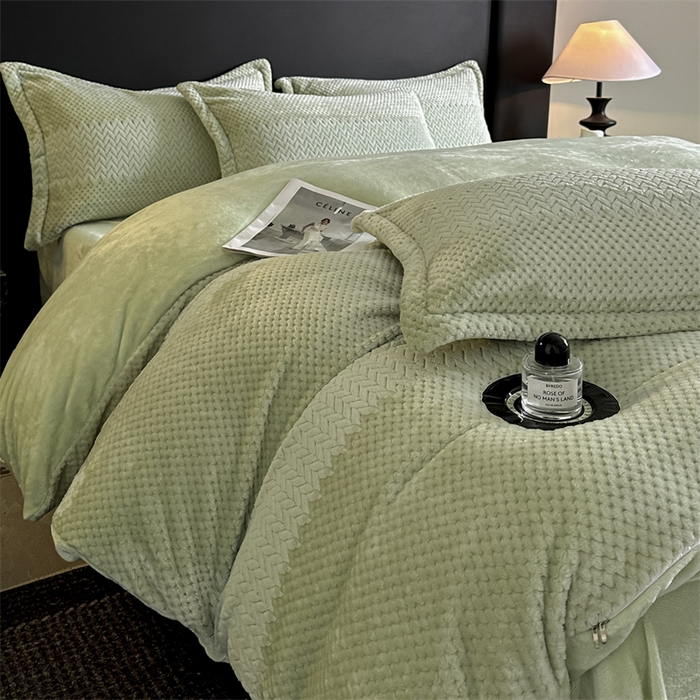 爱彼家纺 2025冬季新款色织拼色编织提花轻奢牛奶绒四件套-织锦系列 织锦-青雾