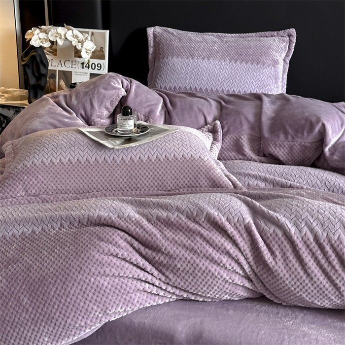 91家纺网 家纺一手货源 找家纺 爱彼家纺 2025冬季新款色织拼色编织提花轻奢牛奶绒四件套-织锦系列 织锦-紫菱