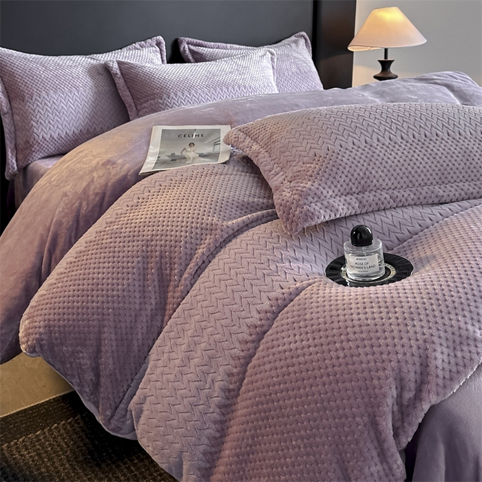 爱彼家纺 2025冬季新款色织拼色编织提花轻奢牛奶绒四件套-织锦系列 织锦-紫菱