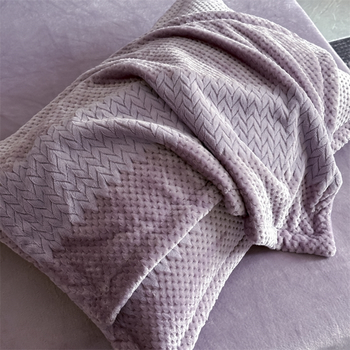 91家纺网 家纺一手货源 找家纺 爱彼家纺 2025冬季新款色织拼色编织提花轻奢牛奶绒四件套-织锦系列 织锦-紫菱