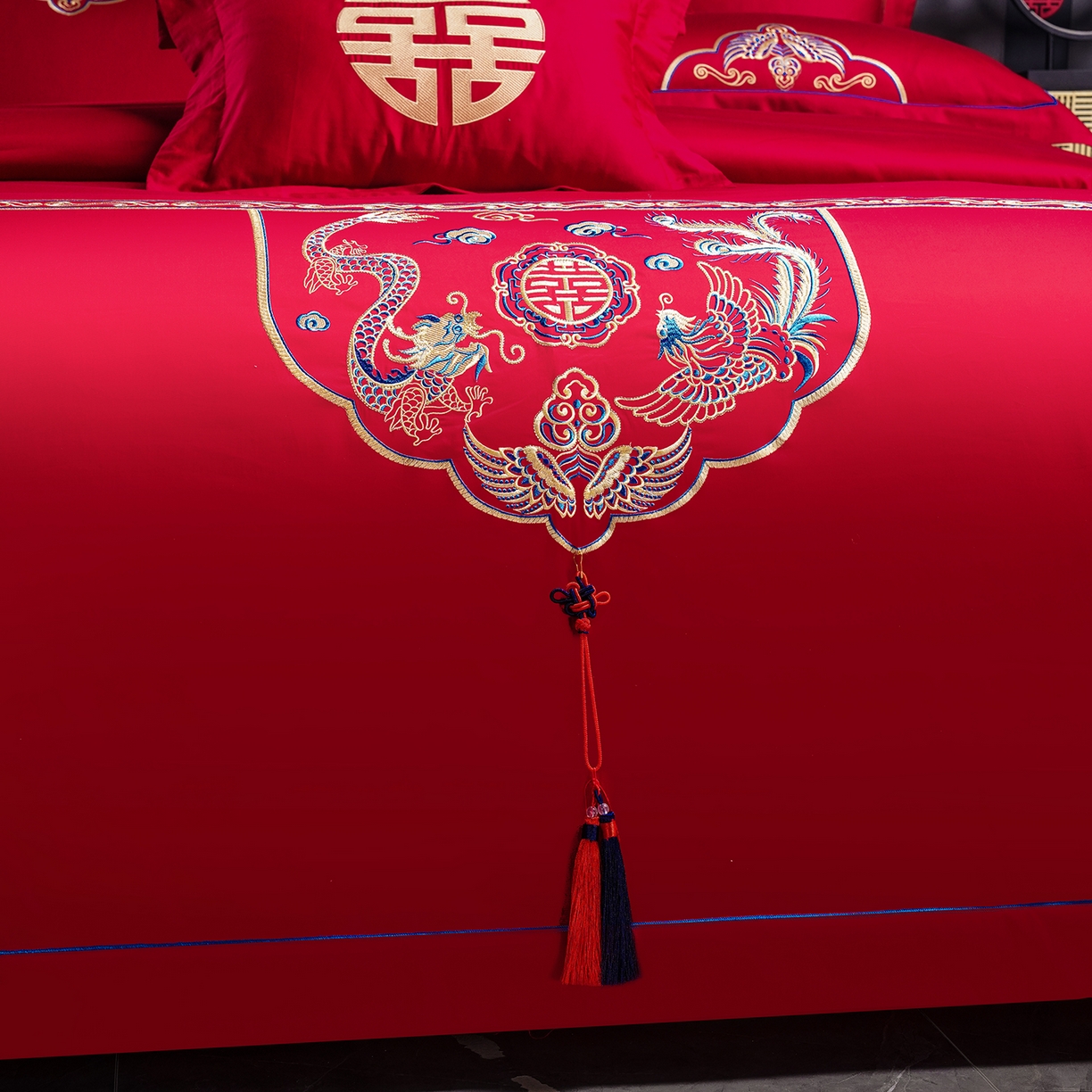 91家纺网 家纺一手货源 找家纺 置顶家纺 2025新款新中式婚庆亲肤刺绣四件套 龙凤喜缘-大红