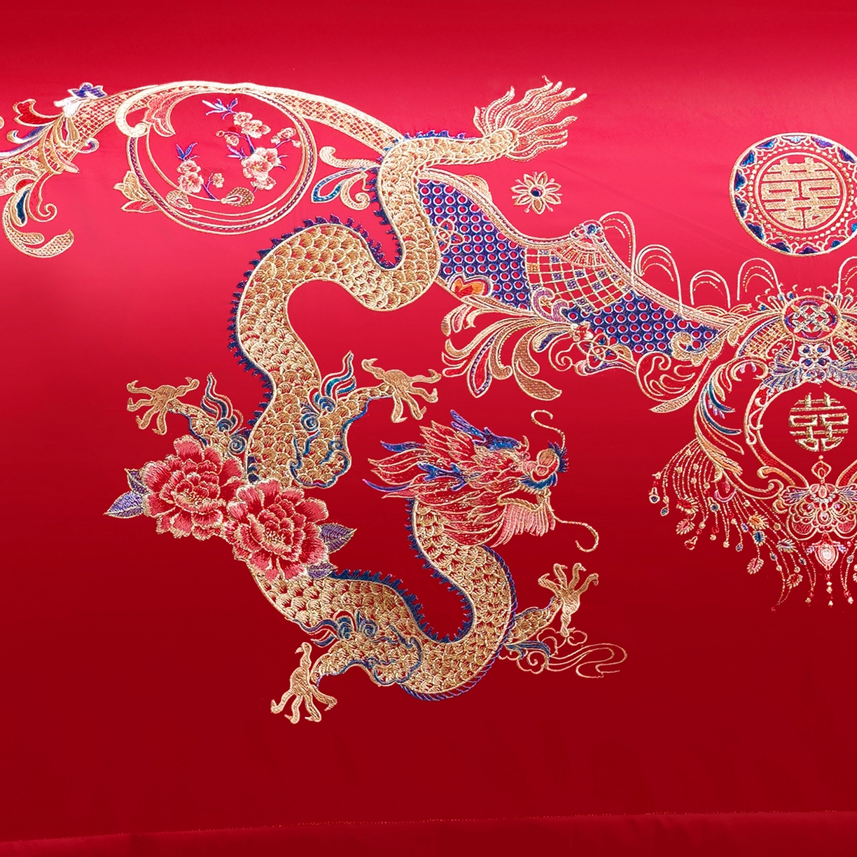 91家纺网 家纺一手货源 找家纺 置顶家纺 2025新款新中式婚庆亲肤刺绣四件套 龙凤喜至-大红