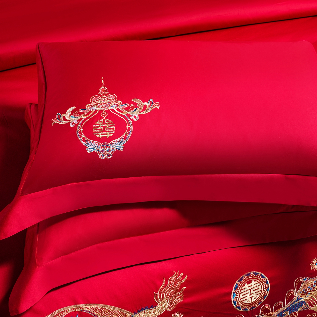 91家纺网 家纺一手货源 找家纺 置顶家纺 2025新款新中式婚庆亲肤刺绣四件套 龙凤喜至-大红