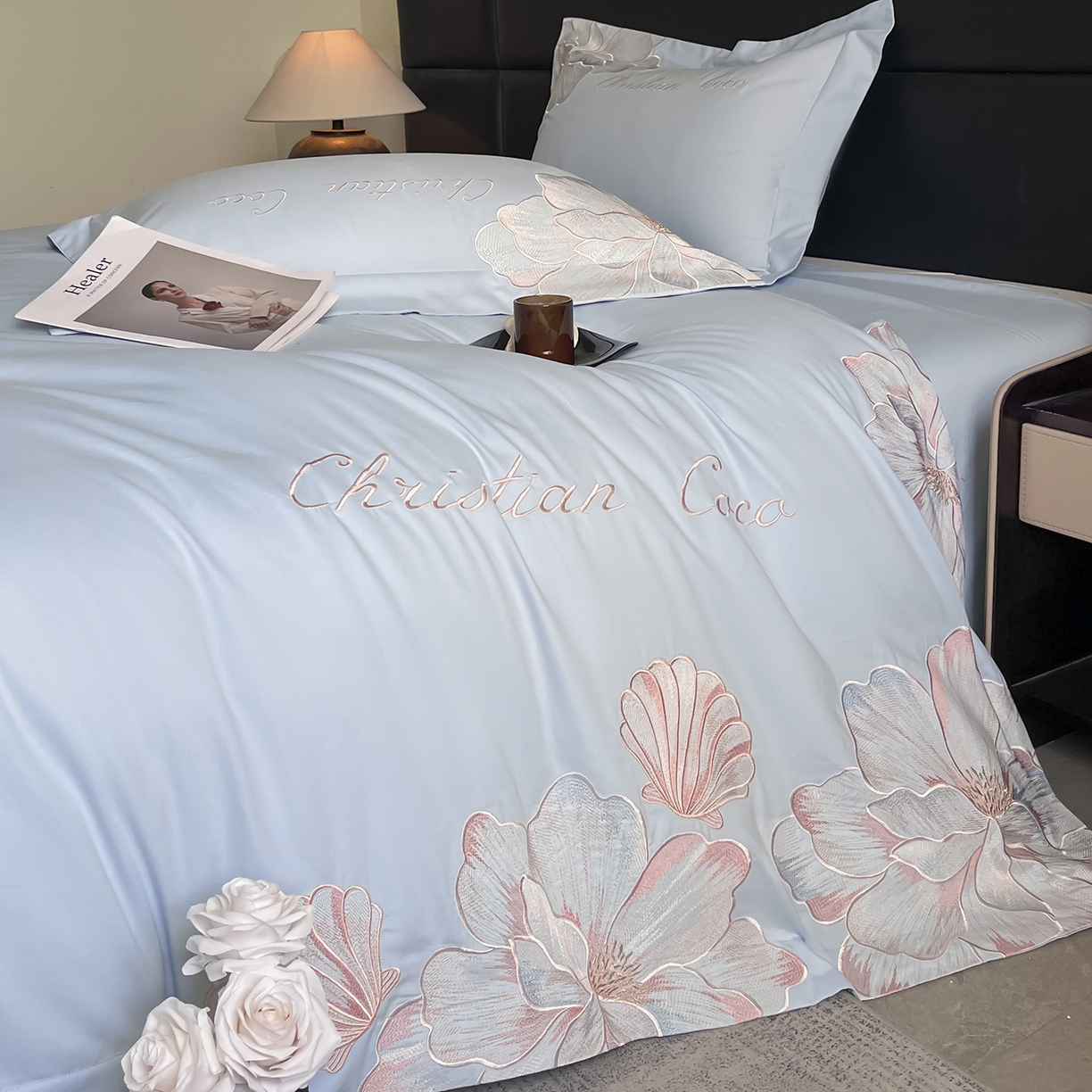 91家纺网 家纺一手货源 找家纺 置顶家纺 2025新款COCO小姐加厚磨毛亲肤四件套 COCO小姐加厚磨毛-浅蓝