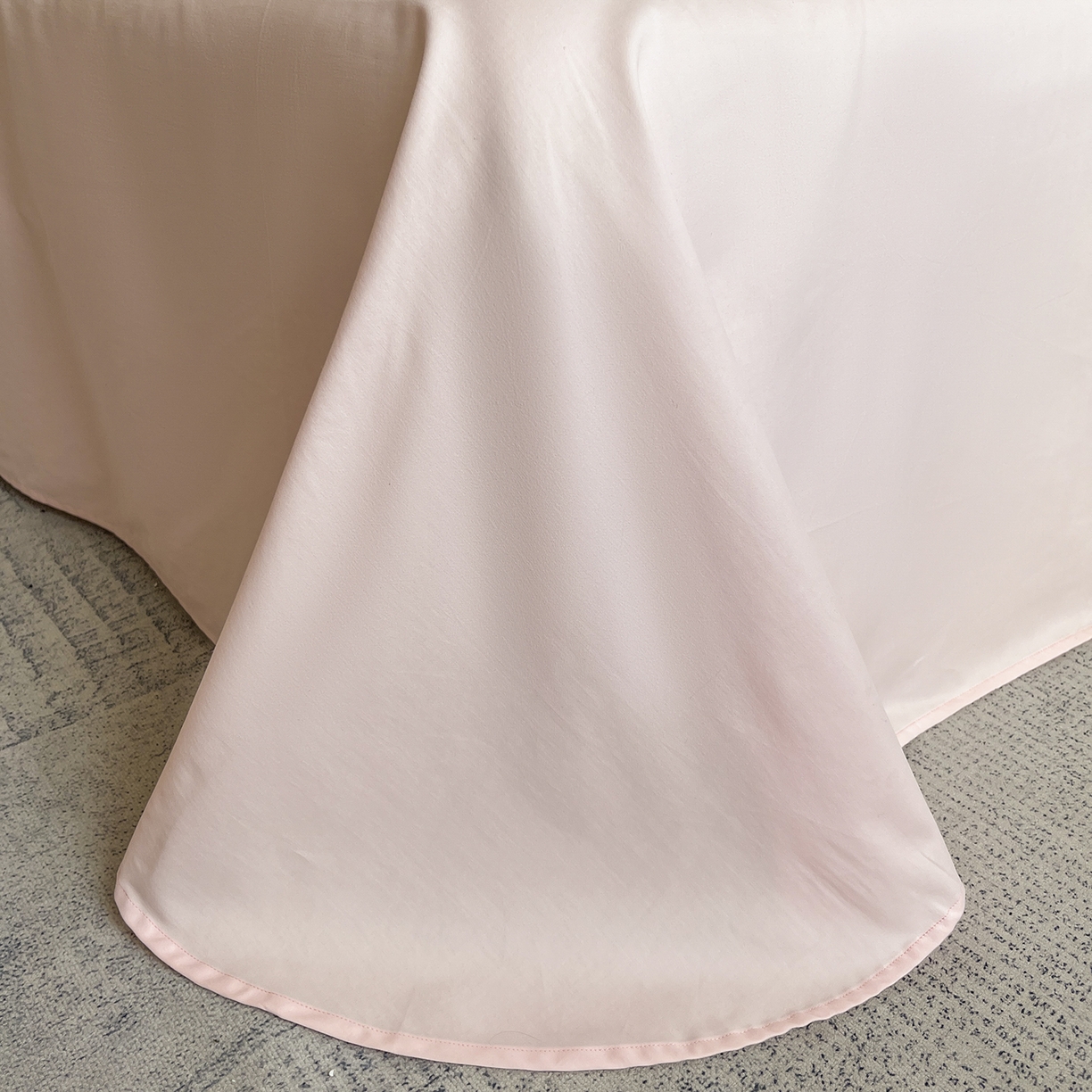 91家纺网 家纺一手货源 找家纺 置顶家纺 2025新款COCO小姐加厚磨毛亲肤四件套 COCO小姐加厚磨毛-奶白+粉