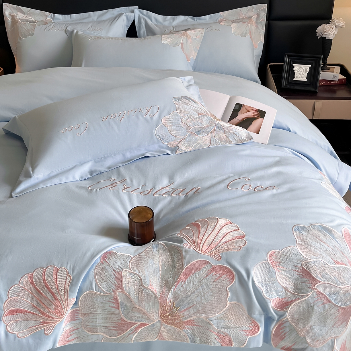 91家纺网 家纺一手货源 找家纺 置顶家纺 2025新款COCO小姐加厚磨毛亲肤四件套 COCO小姐加厚磨毛-浅蓝