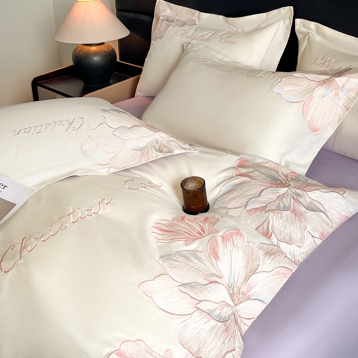 91家纺网 家纺一手货源 找家纺 置顶家纺 2025新款COCO小姐加厚磨毛亲肤四件套 COCO小姐加厚磨毛-奶白+香芋紫