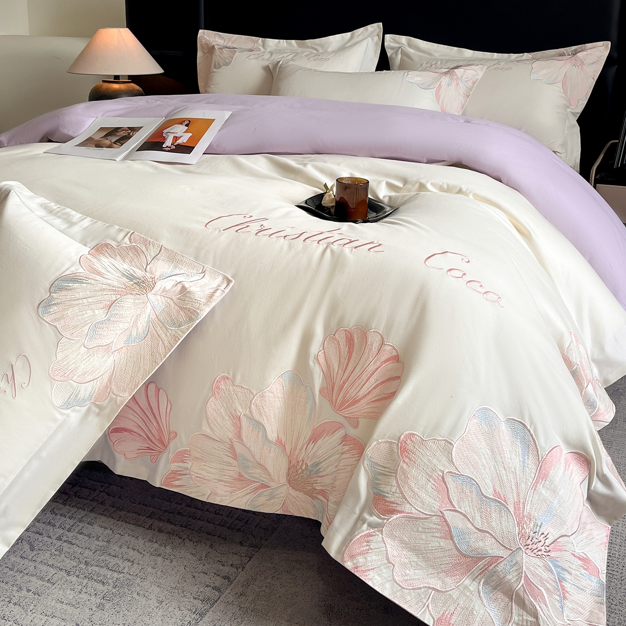 91家纺网 家纺一手货源 找家纺 置顶家纺 2025新款COCO小姐加厚磨毛亲肤四件套 COCO小姐加厚磨毛-奶白+香芋紫