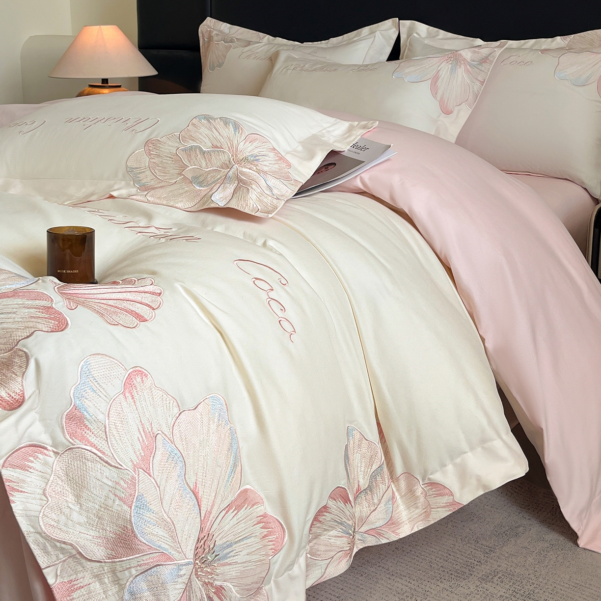 91家纺网 家纺一手货源 找家纺 置顶家纺 2025新款COCO小姐加厚磨毛亲肤四件套 COCO小姐加厚磨毛-奶白+粉