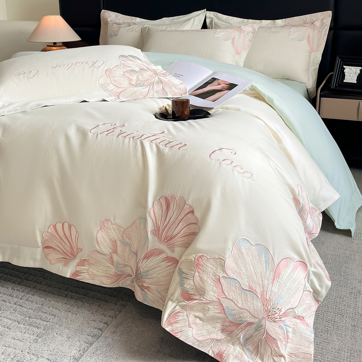 91家纺网 家纺一手货源 找家纺 置顶家纺 2025新款COCO小姐加厚磨毛亲肤四件套 COCO小姐加厚磨毛-奶白+繁星蓝