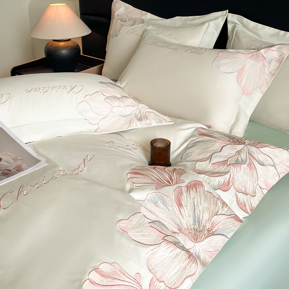 91家纺网 家纺一手货源 找家纺 置顶家纺 2025新款COCO小姐加厚磨毛亲肤四件套 COCO小姐加厚磨毛-奶白+繁星蓝