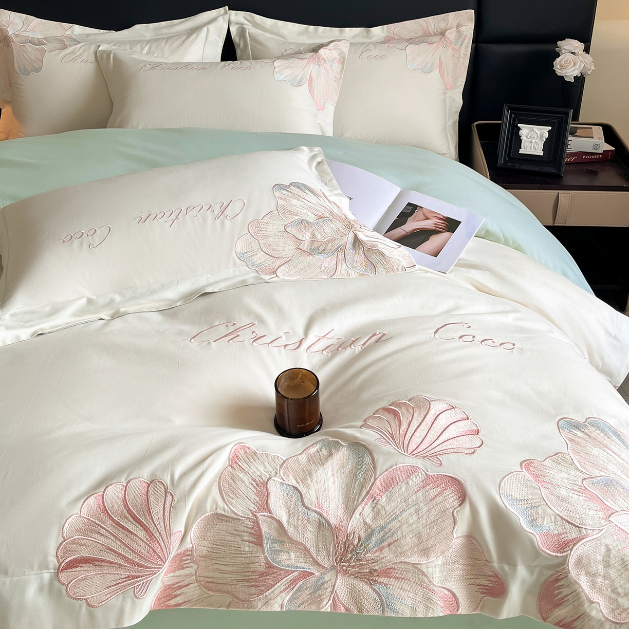 91家纺网 家纺一手货源 找家纺 置顶家纺 2025新款COCO小姐加厚磨毛亲肤四件套 COCO小姐加厚磨毛-奶白+繁星蓝