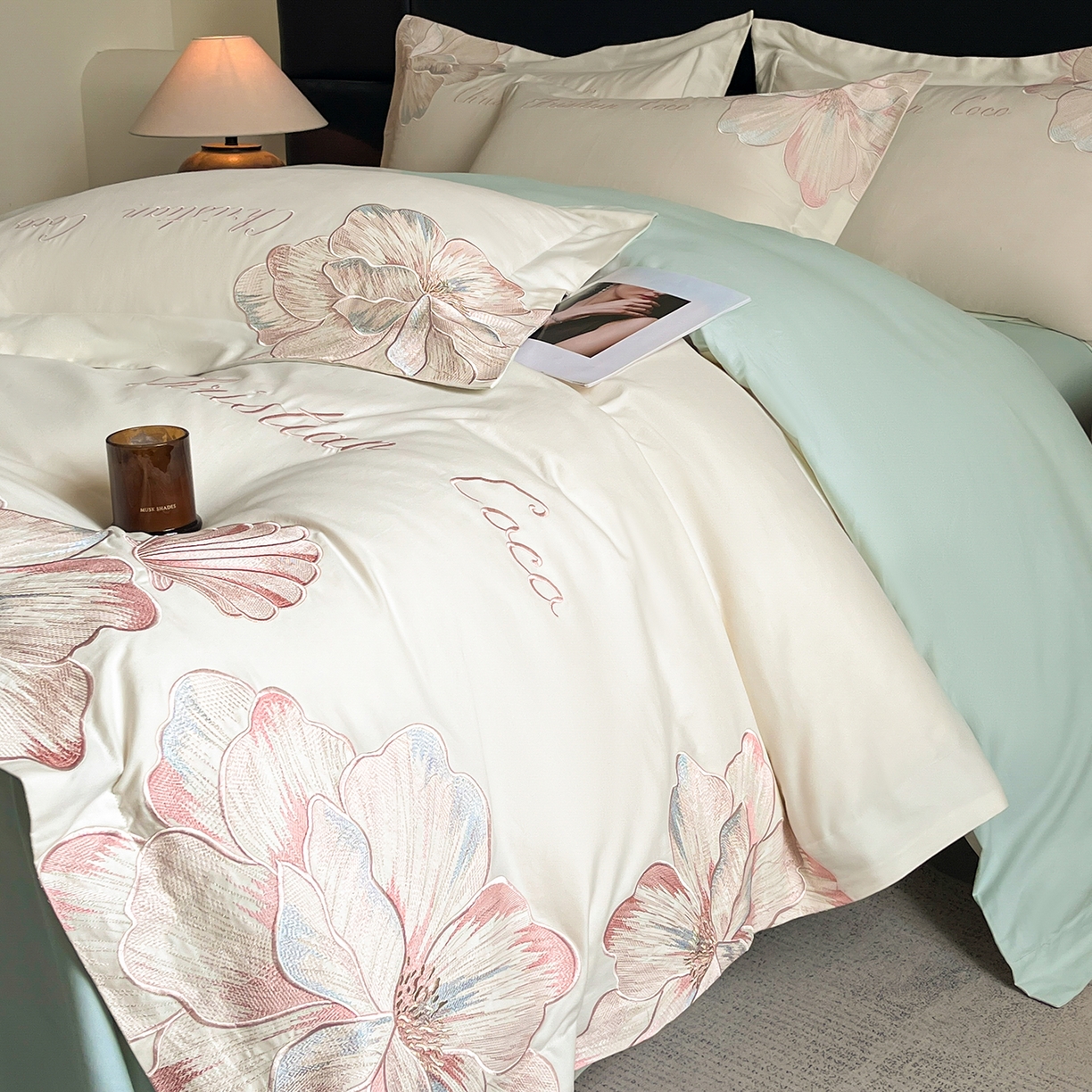 91家纺网 家纺一手货源 找家纺 置顶家纺 2025新款COCO小姐加厚磨毛亲肤四件套 COCO小姐加厚磨毛-奶白+繁星蓝