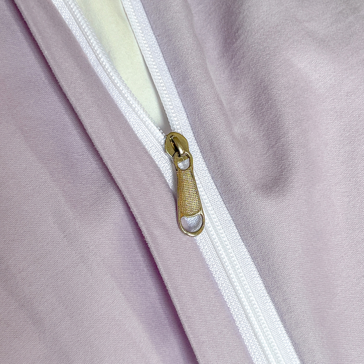 91家纺网 家纺一手货源 找家纺 置顶家纺 2025新款COCO小姐加厚磨毛亲肤四件套 COCO小姐加厚磨毛-奶白+香芋紫